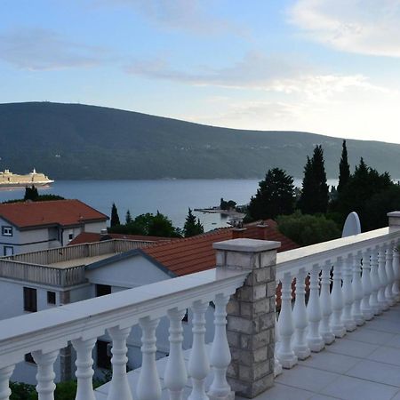 Aparthotel Family House With Pool & Sea View Bijela Zewnętrze zdjęcie