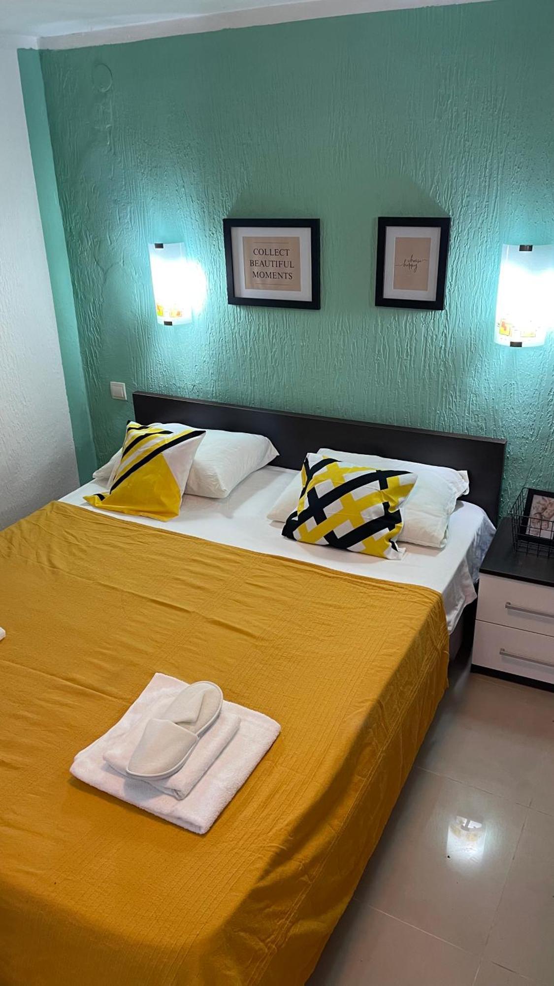 Aparthotel Family House With Pool & Sea View Bijela Zewnętrze zdjęcie