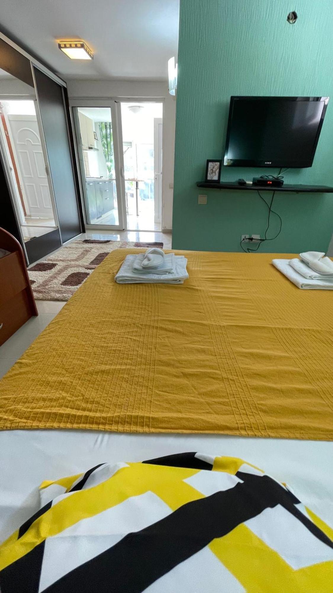Aparthotel Family House With Pool & Sea View Bijela Zewnętrze zdjęcie