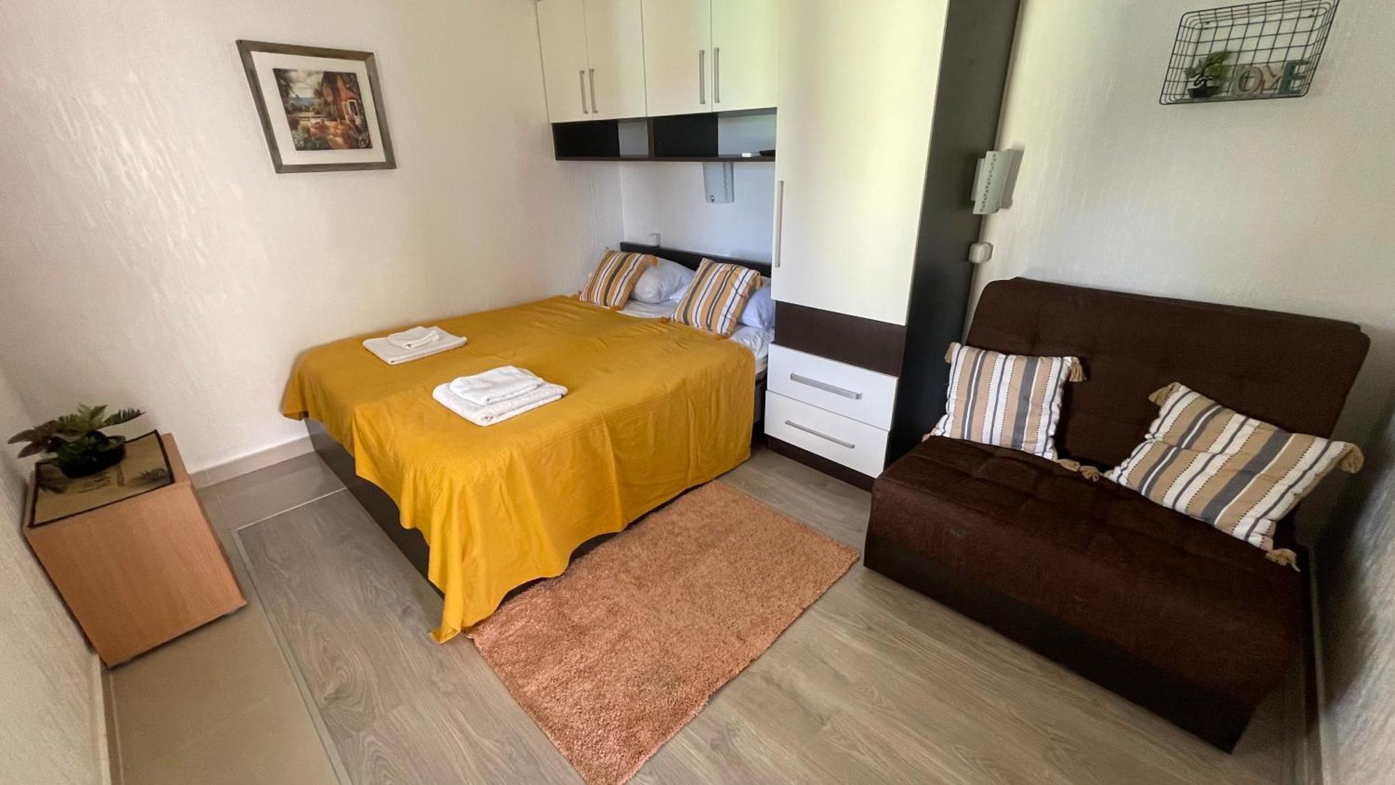 Aparthotel Family House With Pool & Sea View Bijela Zewnętrze zdjęcie