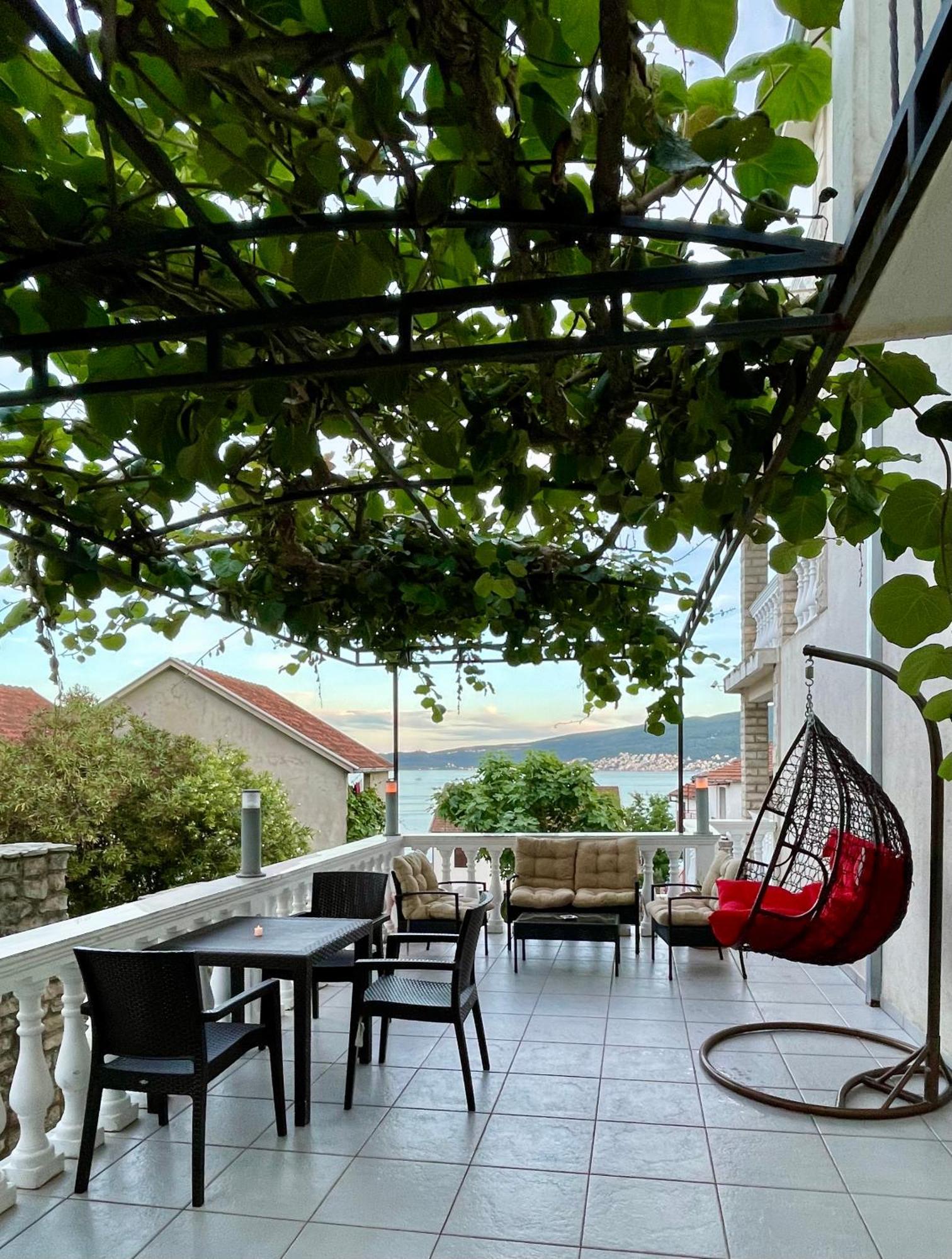 Aparthotel Family House With Pool & Sea View Bijela Zewnętrze zdjęcie