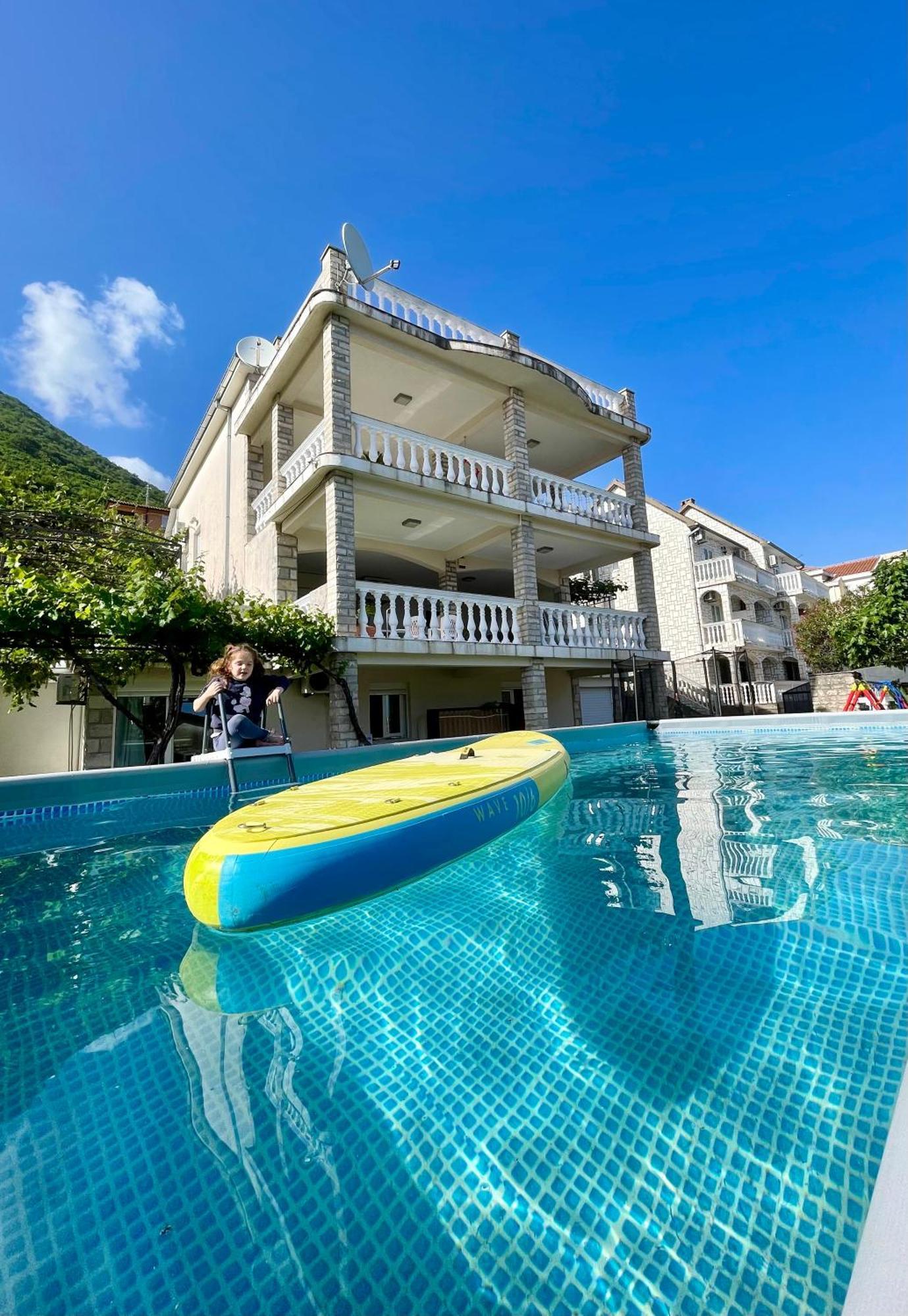 Aparthotel Family House With Pool & Sea View Bijela Zewnętrze zdjęcie