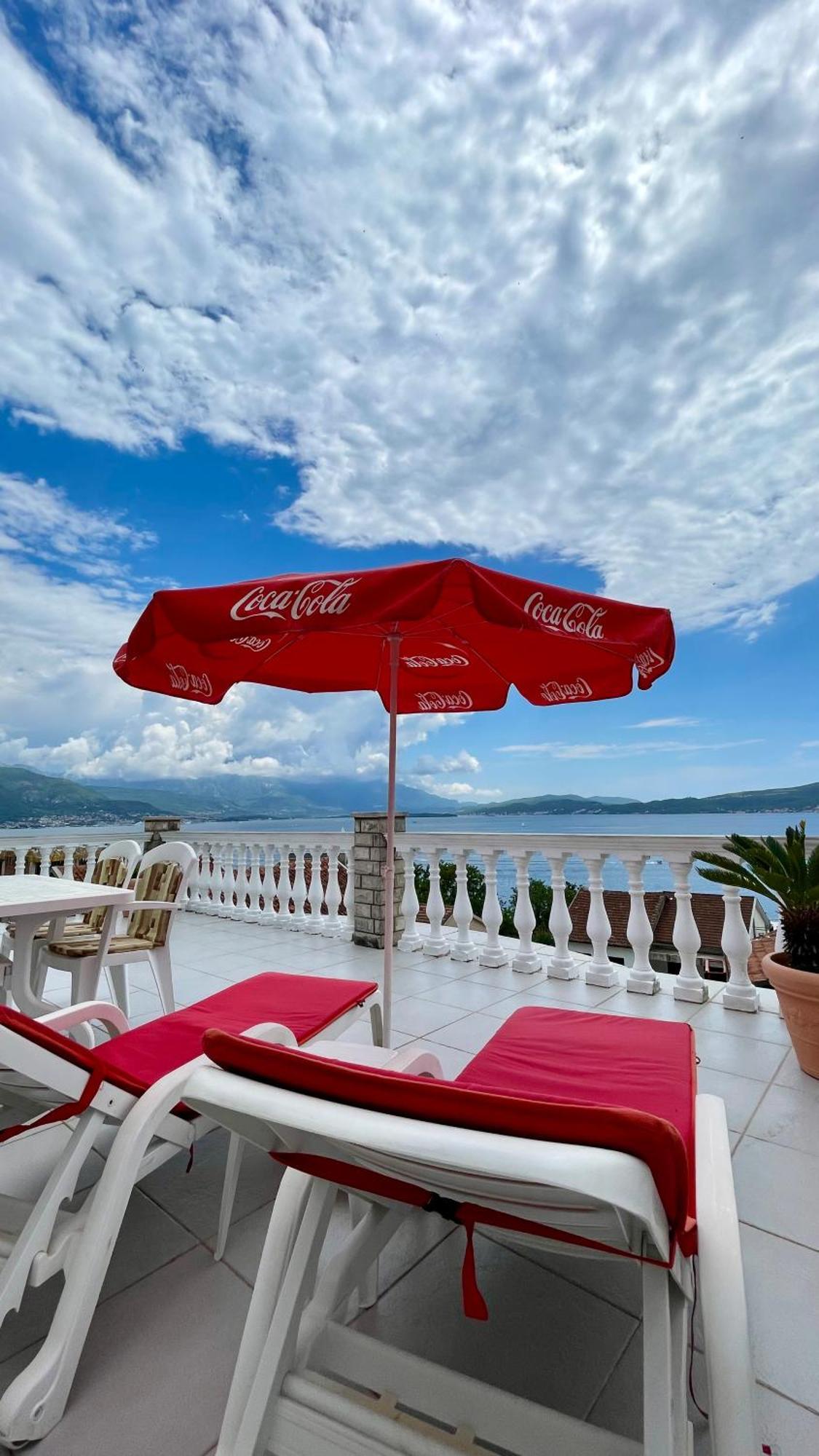 Aparthotel Family House With Pool & Sea View Bijela Zewnętrze zdjęcie