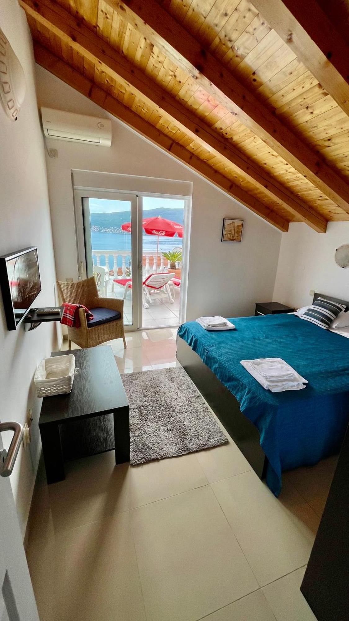 Aparthotel Family House With Pool & Sea View Bijela Zewnętrze zdjęcie