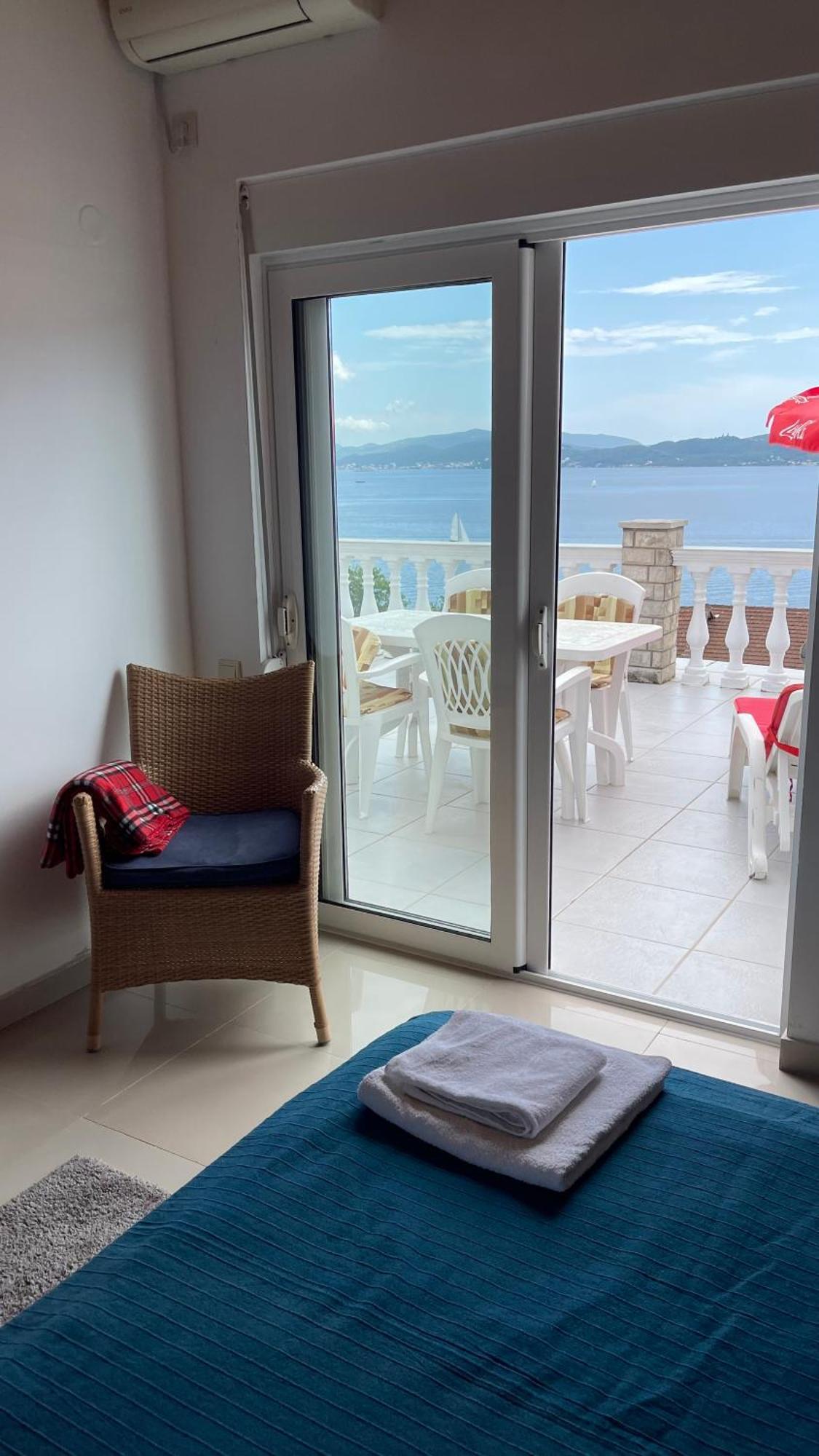Aparthotel Family House With Pool & Sea View Bijela Zewnętrze zdjęcie