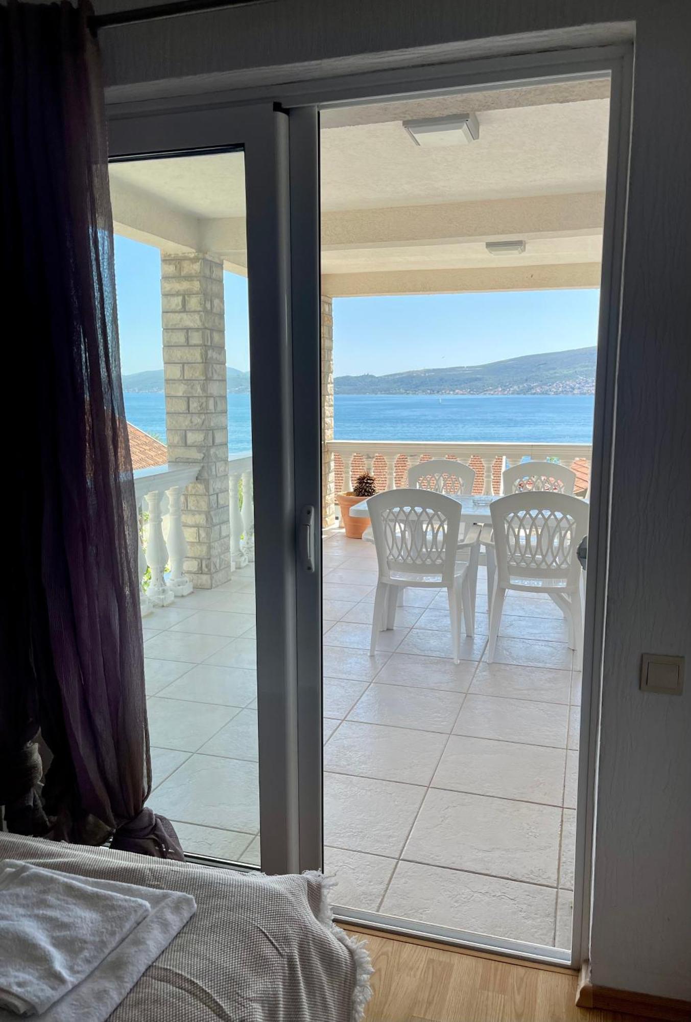 Aparthotel Family House With Pool & Sea View Bijela Zewnętrze zdjęcie