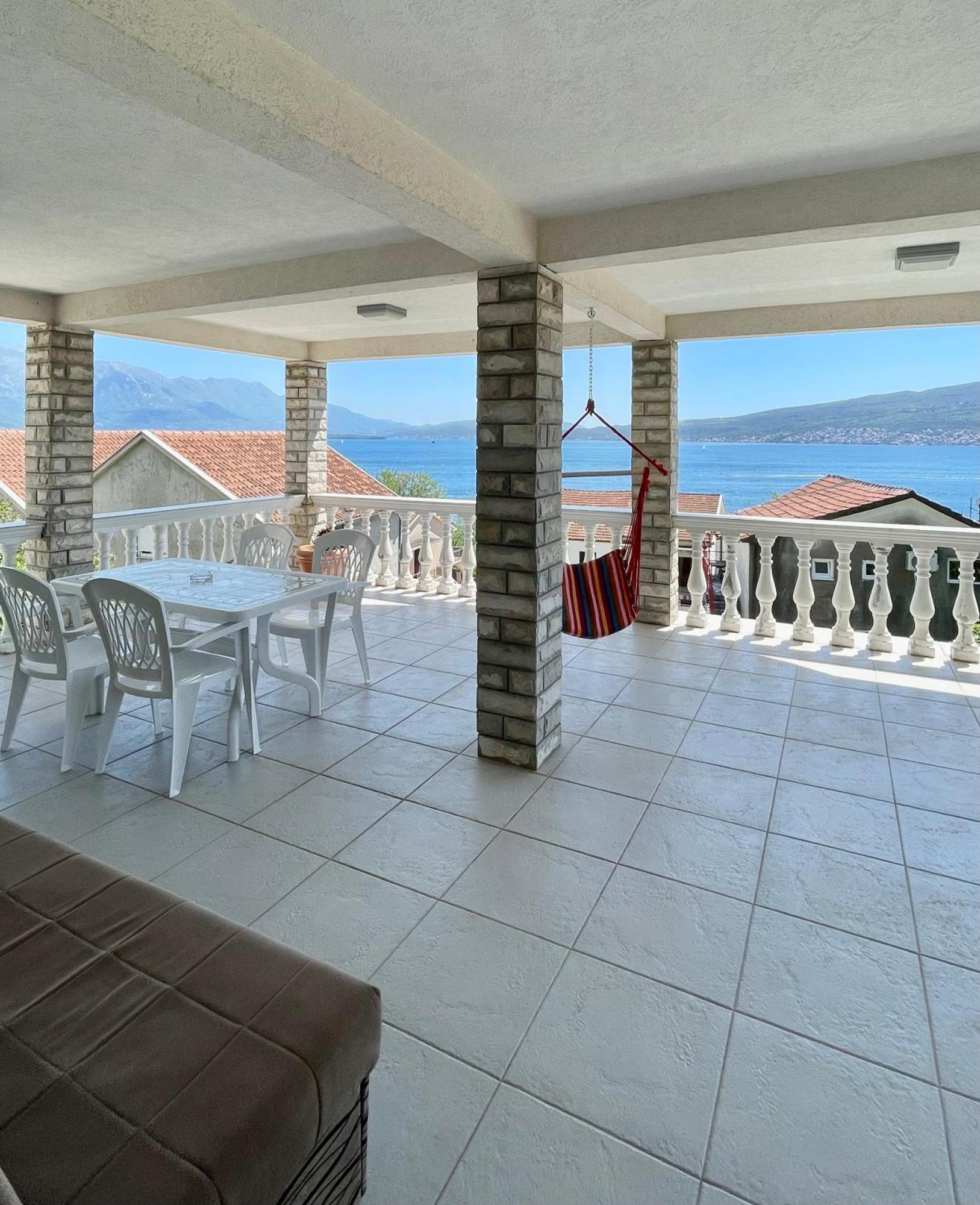 Aparthotel Family House With Pool & Sea View Bijela Zewnętrze zdjęcie