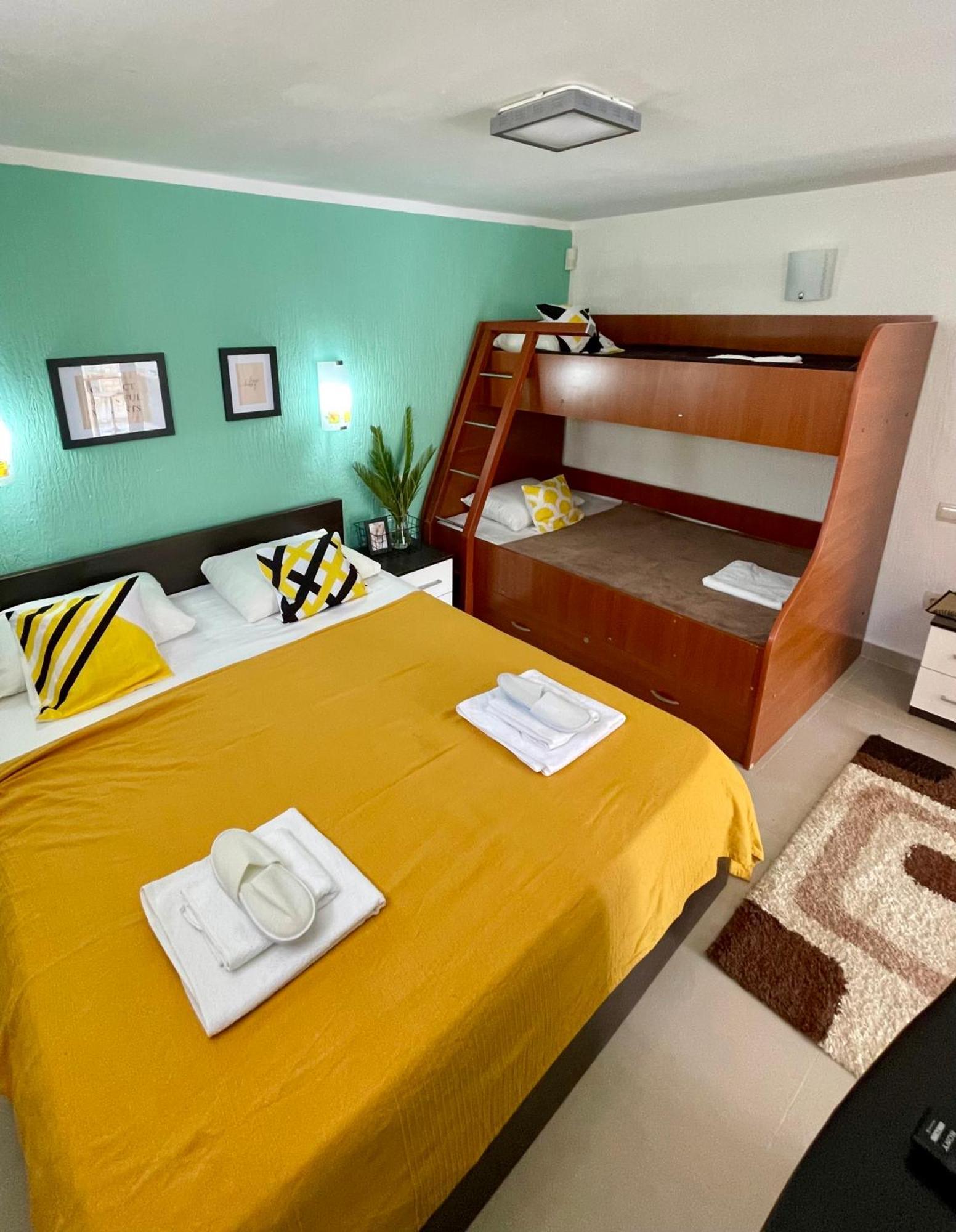 Aparthotel Family House With Pool & Sea View Bijela Zewnętrze zdjęcie