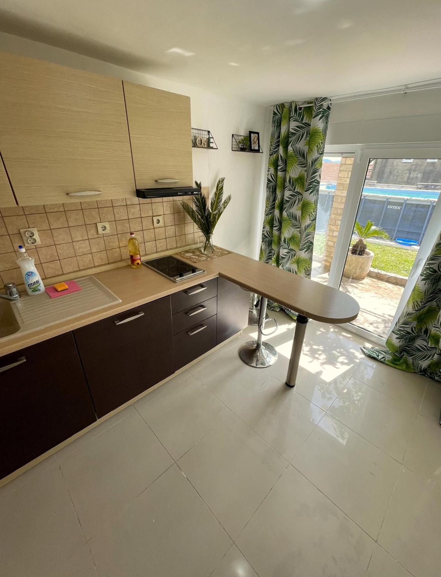 Aparthotel Family House With Pool & Sea View Bijela Zewnętrze zdjęcie