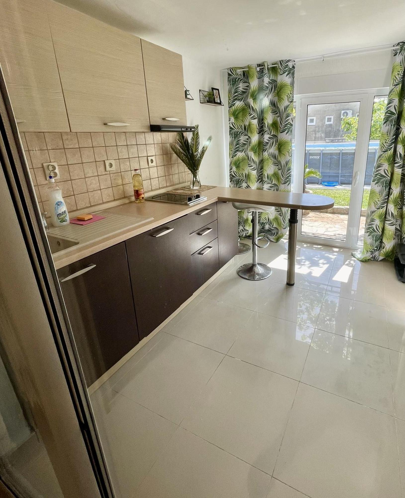 Aparthotel Family House With Pool & Sea View Bijela Zewnętrze zdjęcie