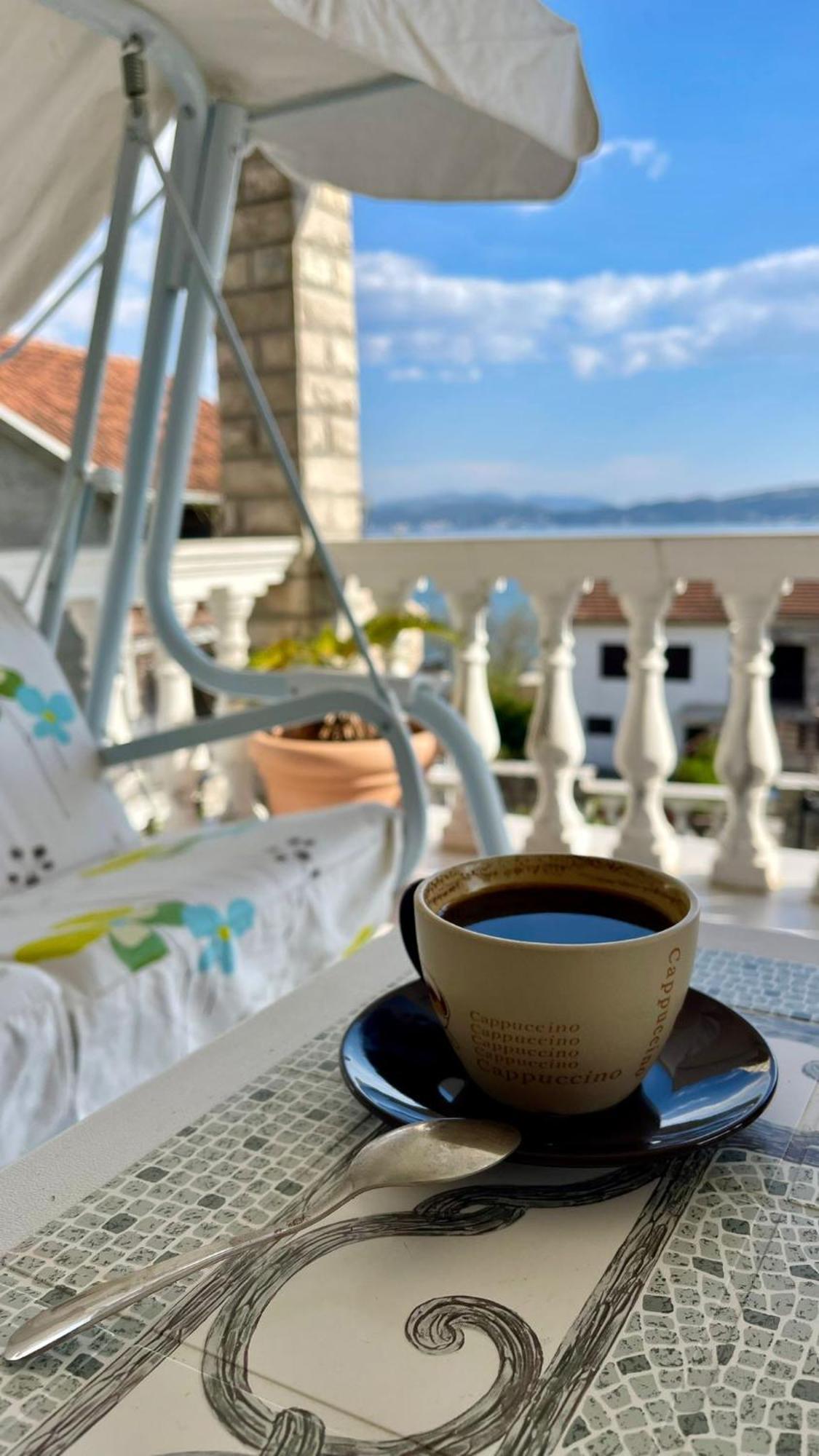 Aparthotel Family House With Pool & Sea View Bijela Zewnętrze zdjęcie