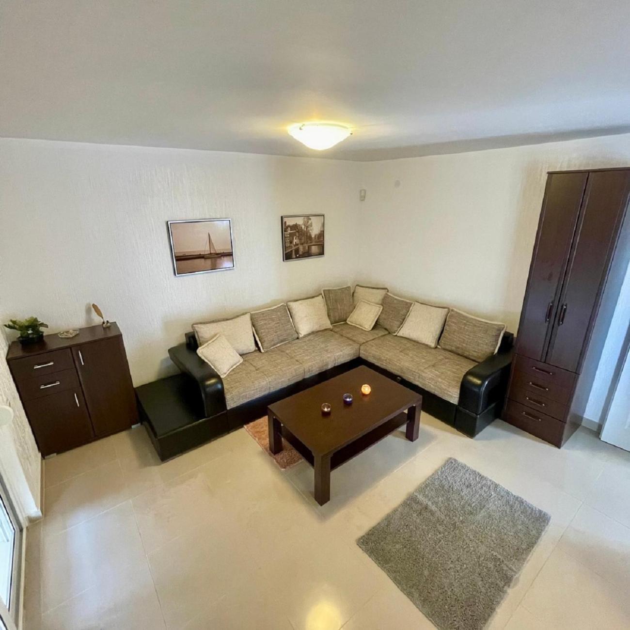 Aparthotel Family House With Pool & Sea View Bijela Zewnętrze zdjęcie