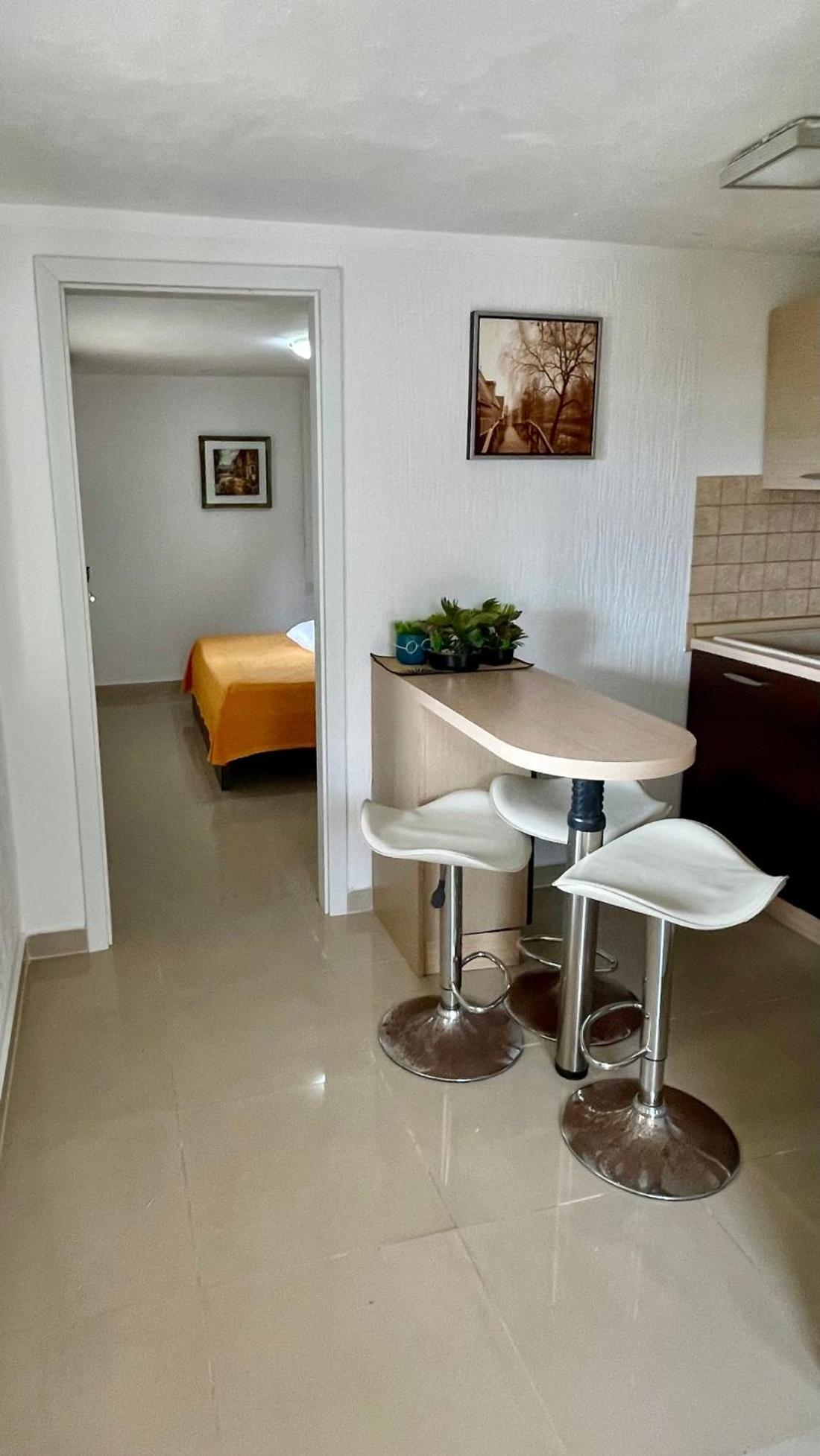 Aparthotel Family House With Pool & Sea View Bijela Zewnętrze zdjęcie