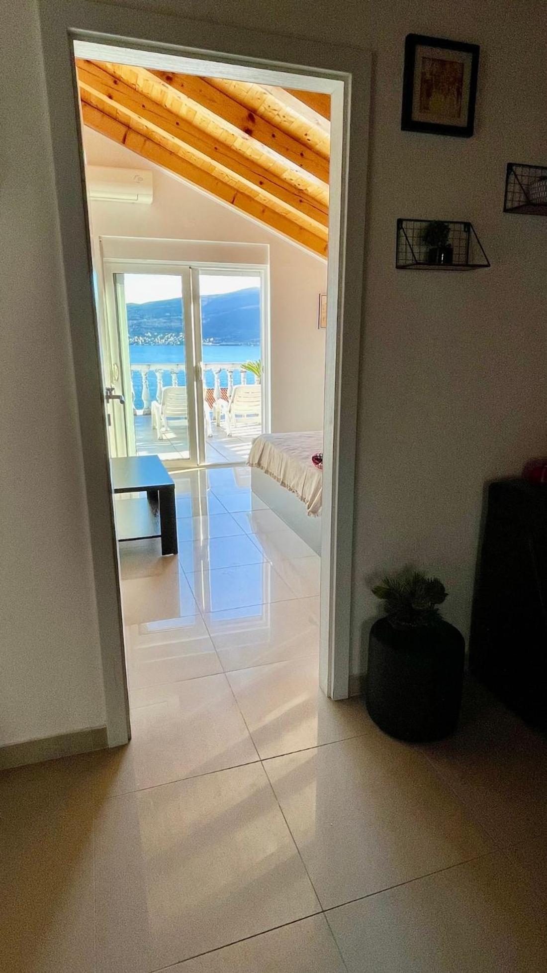 Aparthotel Family House With Pool & Sea View Bijela Zewnętrze zdjęcie