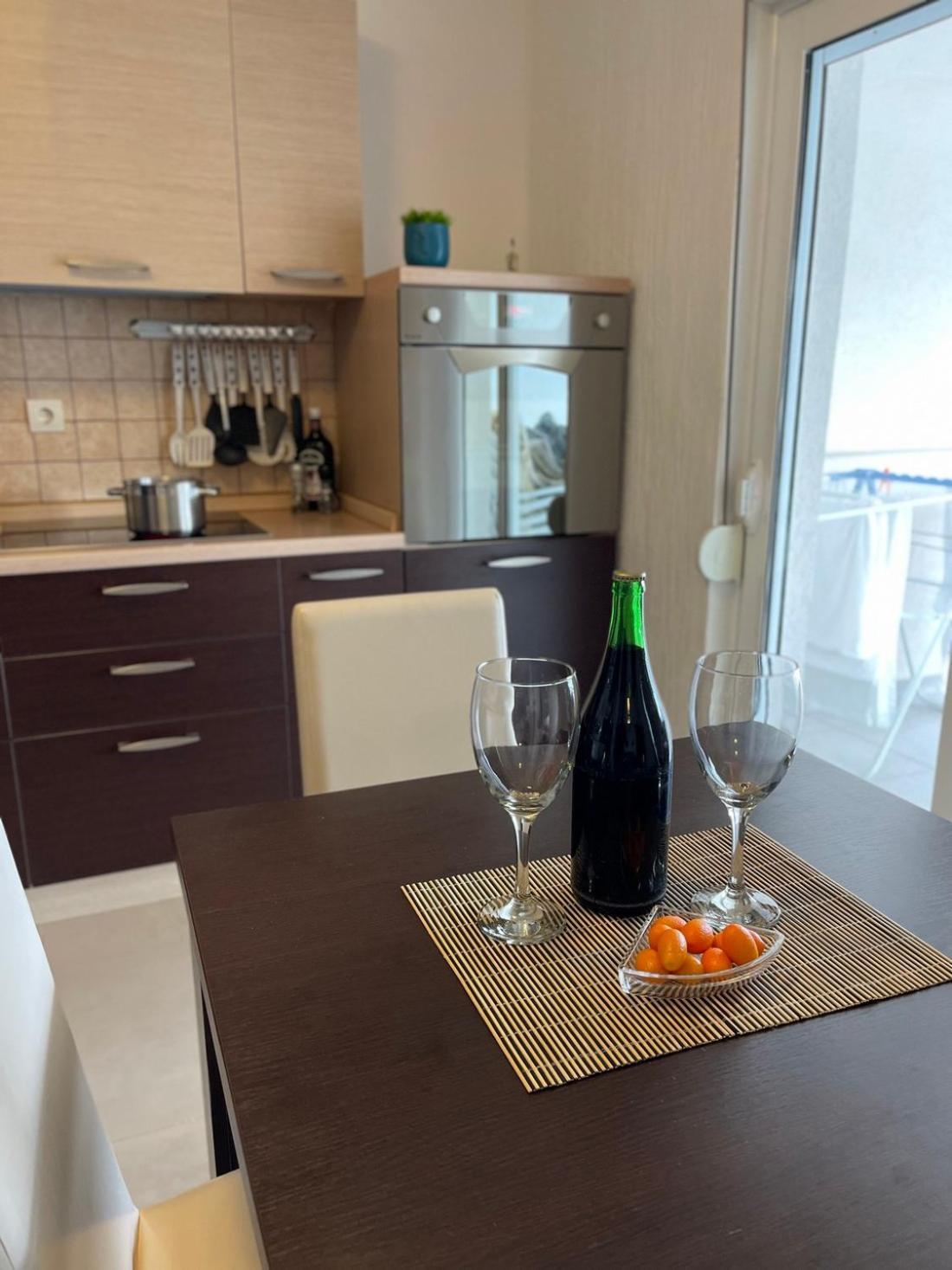 Aparthotel Family House With Pool & Sea View Bijela Zewnętrze zdjęcie
