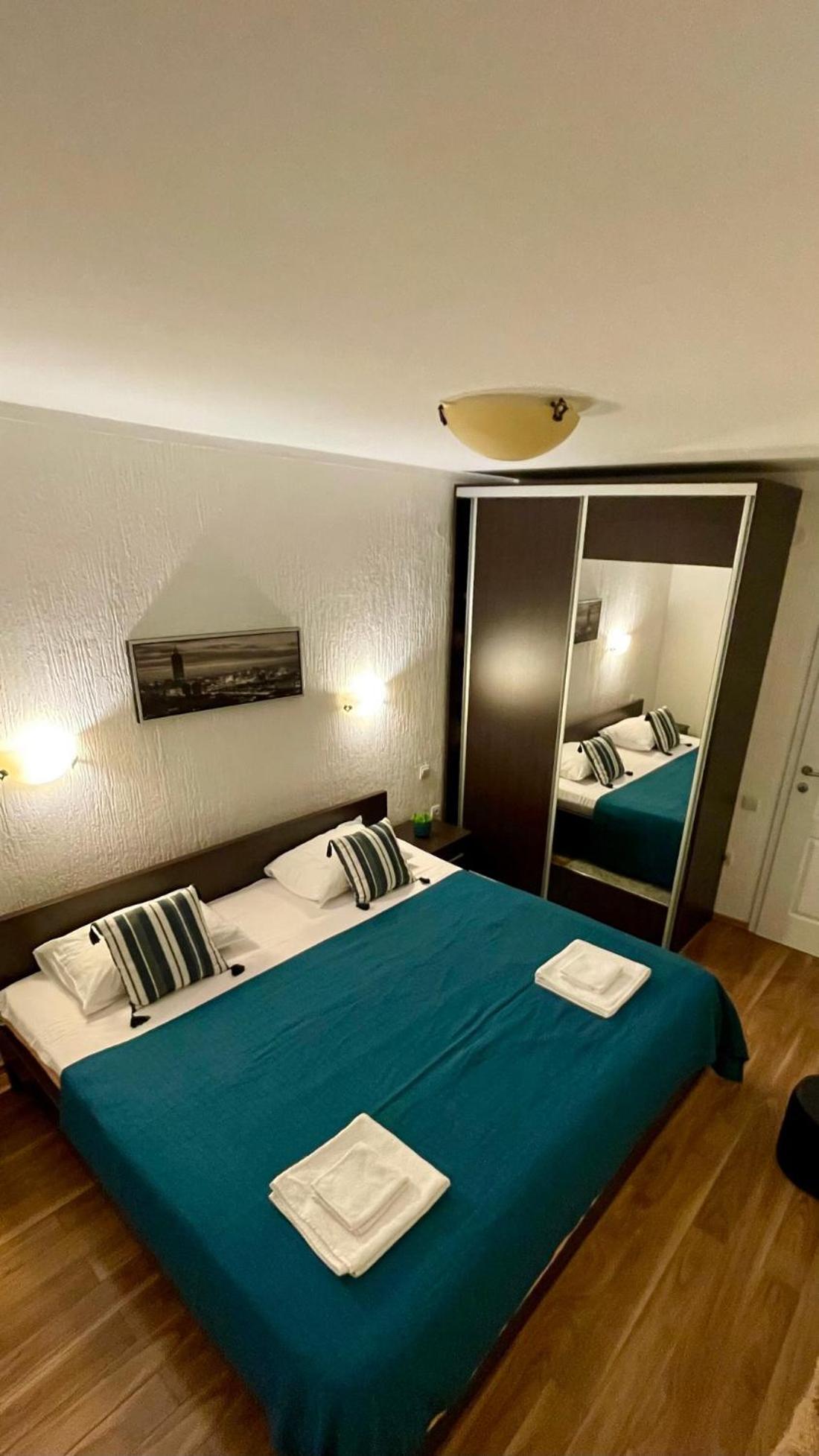 Aparthotel Family House With Pool & Sea View Bijela Zewnętrze zdjęcie