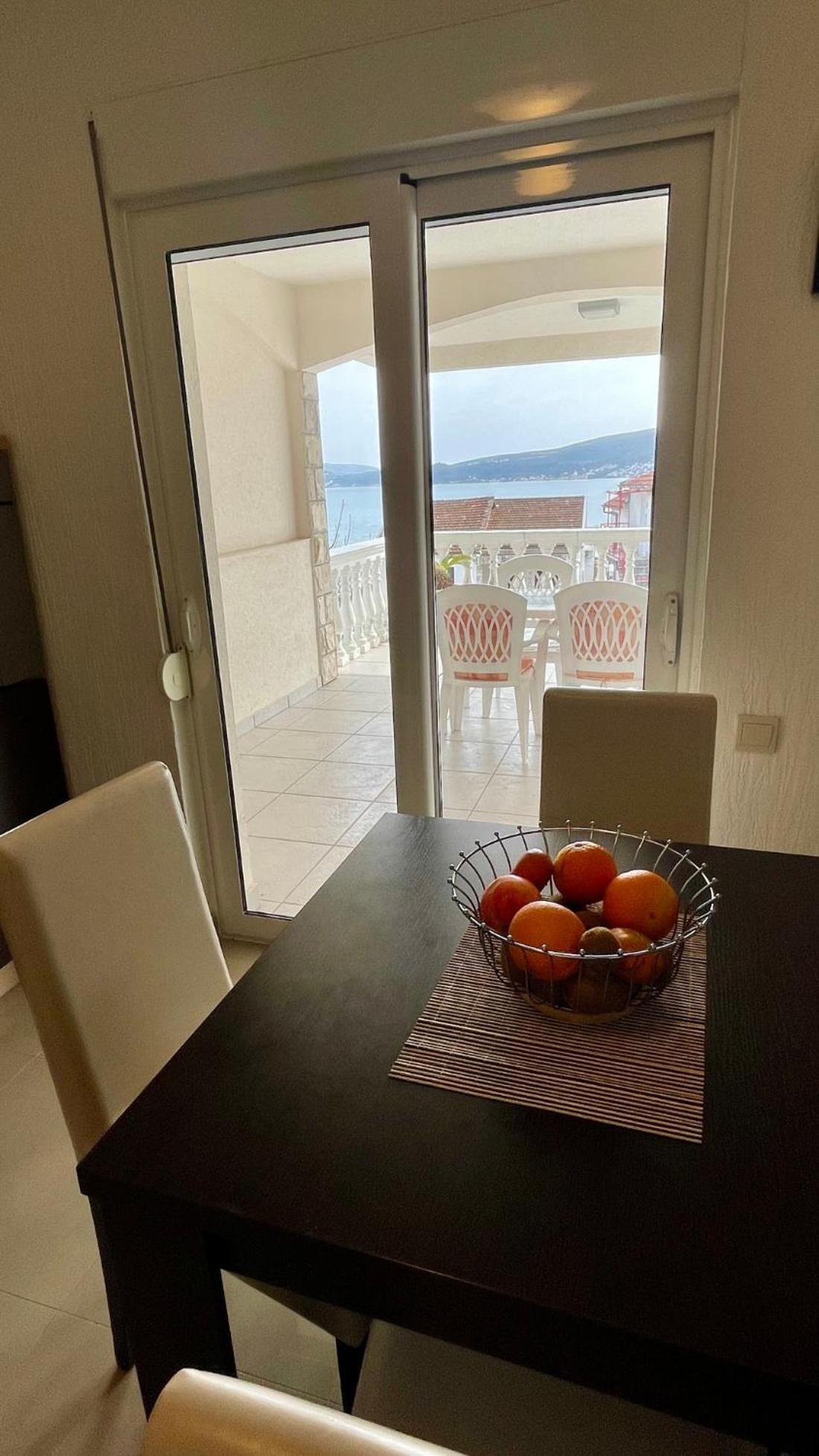 Aparthotel Family House With Pool & Sea View Bijela Zewnętrze zdjęcie