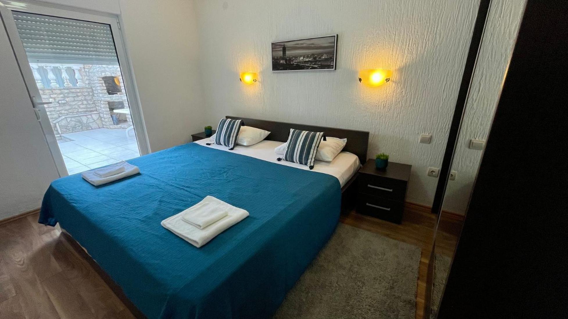 Aparthotel Family House With Pool & Sea View Bijela Zewnętrze zdjęcie