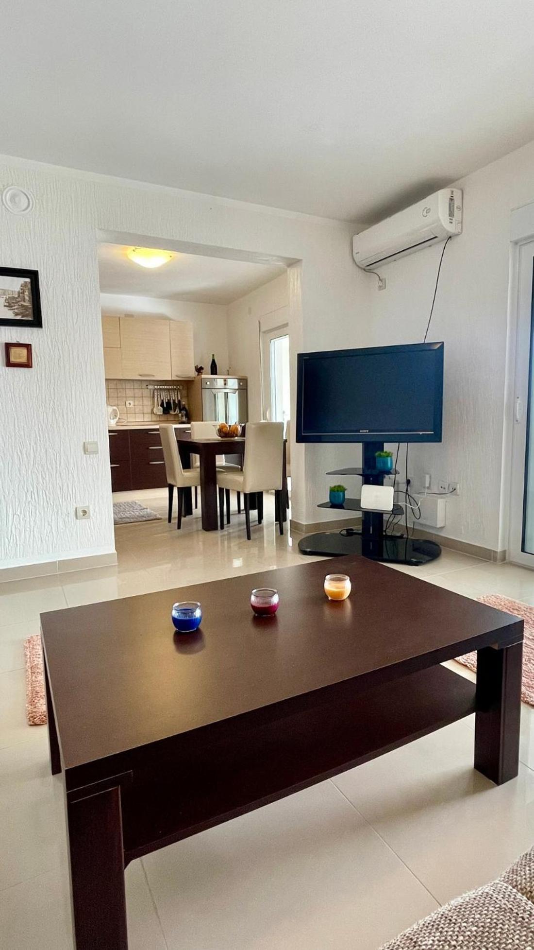 Aparthotel Family House With Pool & Sea View Bijela Zewnętrze zdjęcie
