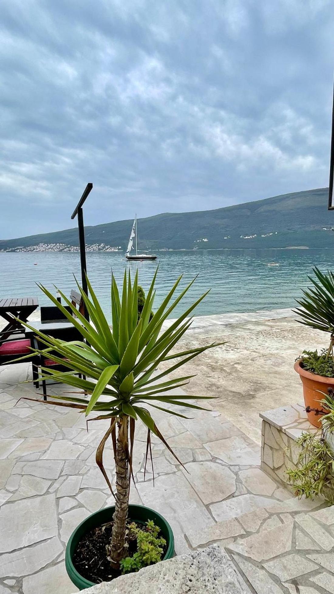 Aparthotel Family House With Pool & Sea View Bijela Zewnętrze zdjęcie