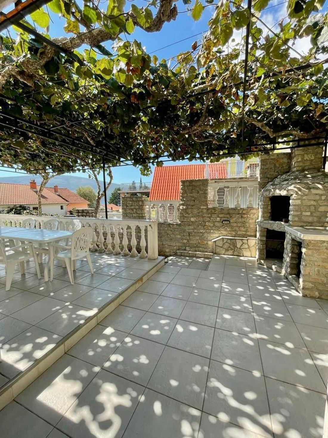 Aparthotel Family House With Pool & Sea View Bijela Zewnętrze zdjęcie