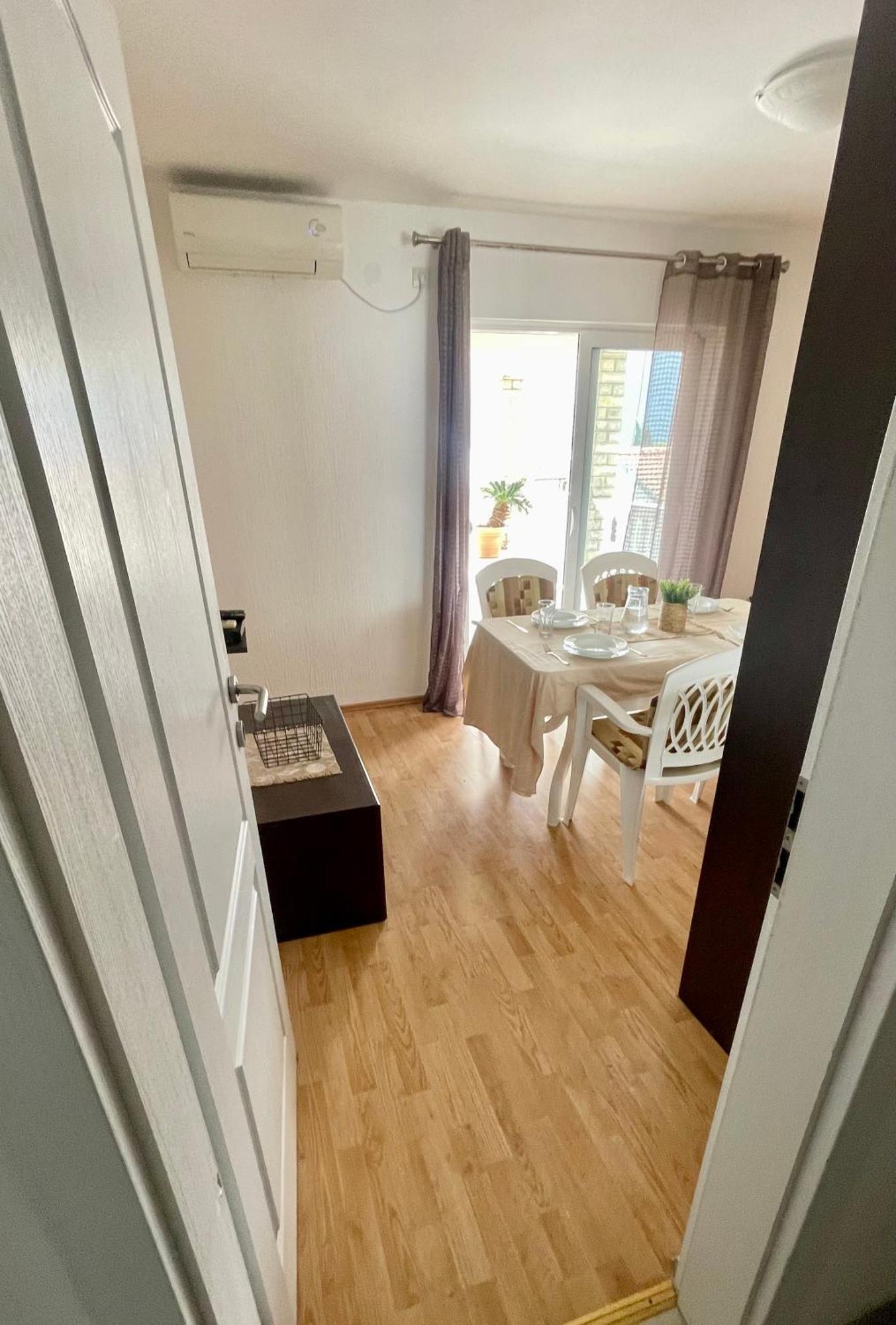 Aparthotel Family House With Pool & Sea View Bijela Zewnętrze zdjęcie